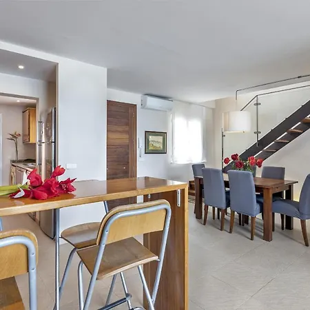 Daire Seafront Duplex 200 M From Beach *